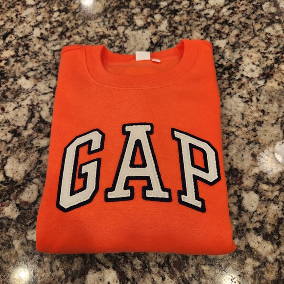 GAP Tops - NWOT GAP Women's Coral Crewneck Sweatshirt With Embroidered Classic Logo